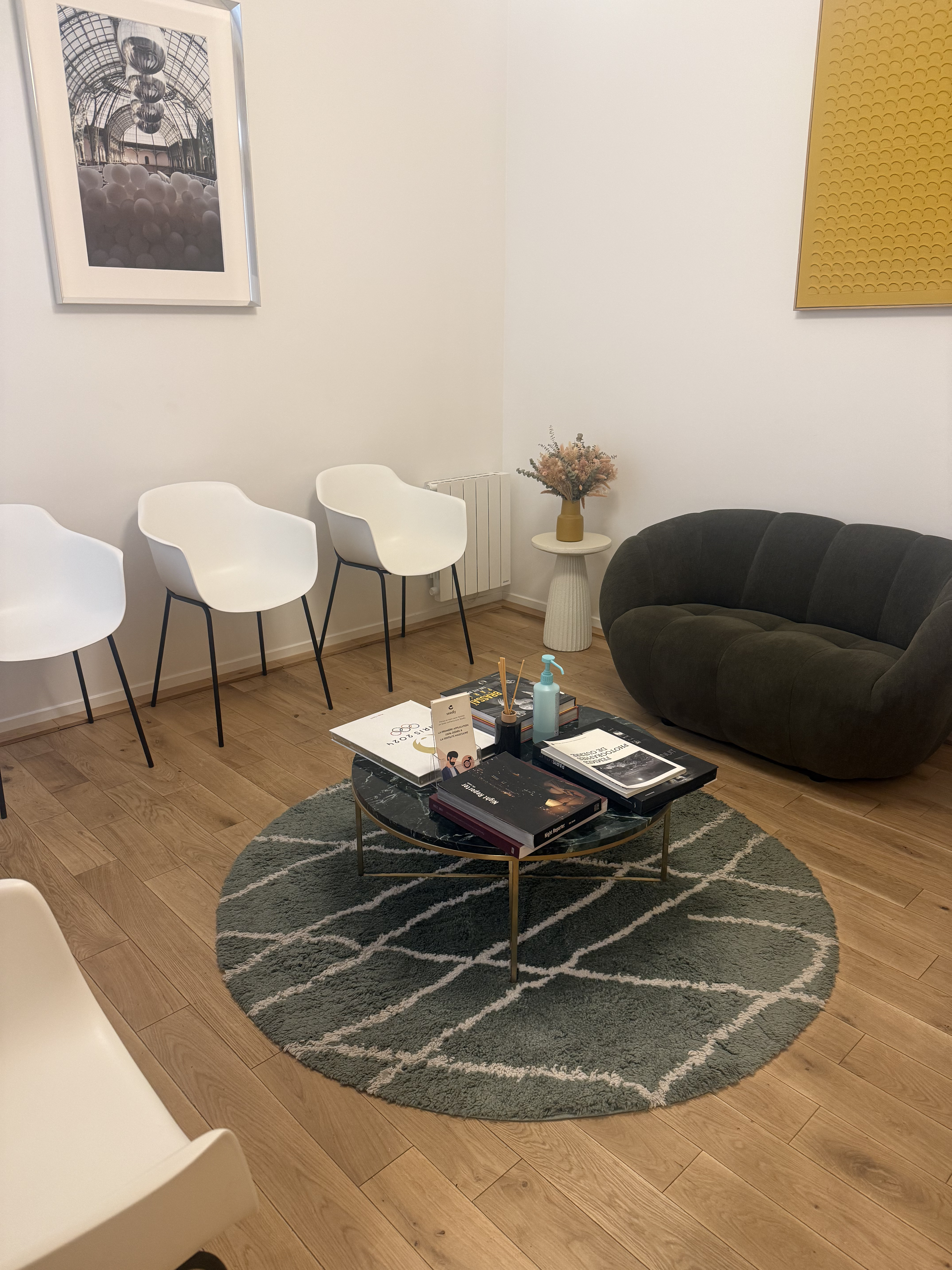 Waiting room of the Paris urology practice