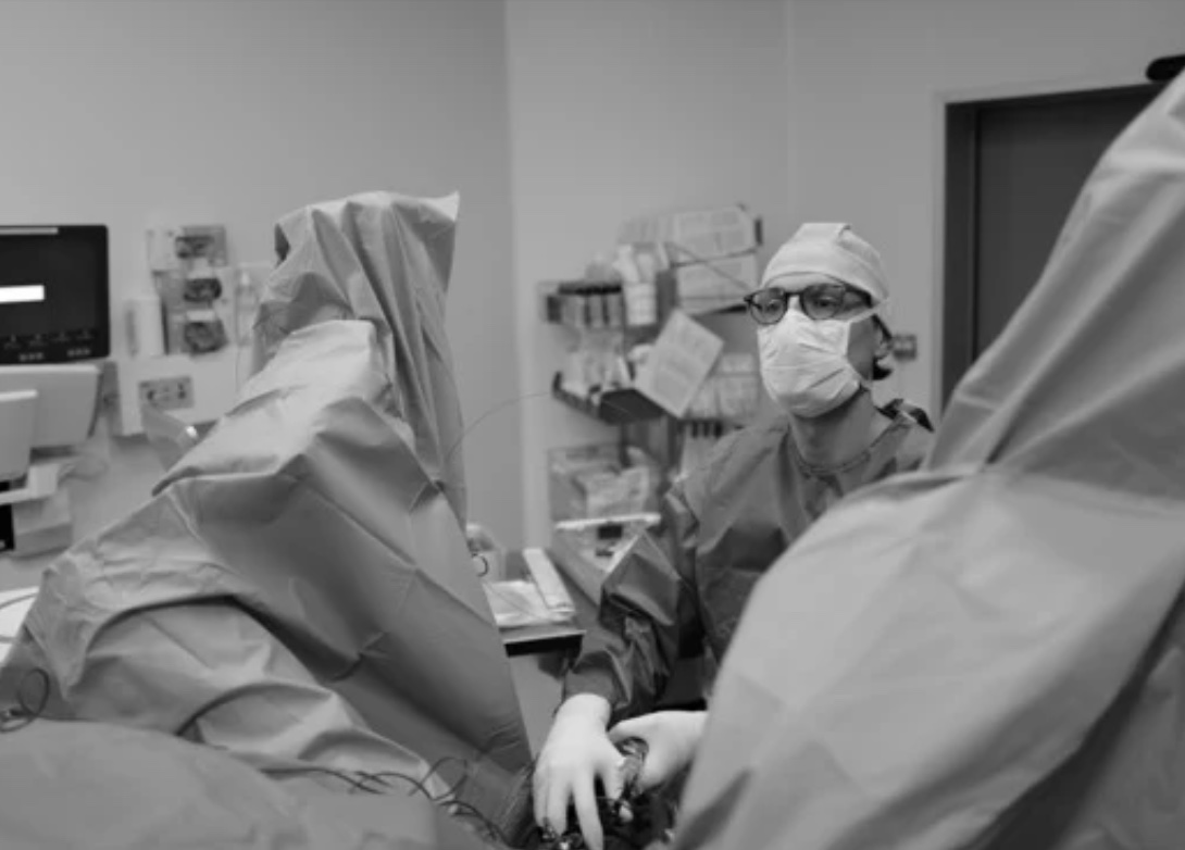 Dr Dimitri Gambachidze in the operating theatre at GHP Ambroise Paré
