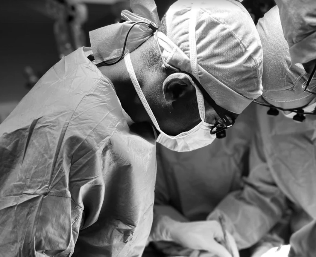 Dr William Akakpo in the operating theatre at GHP Ambroise Paré